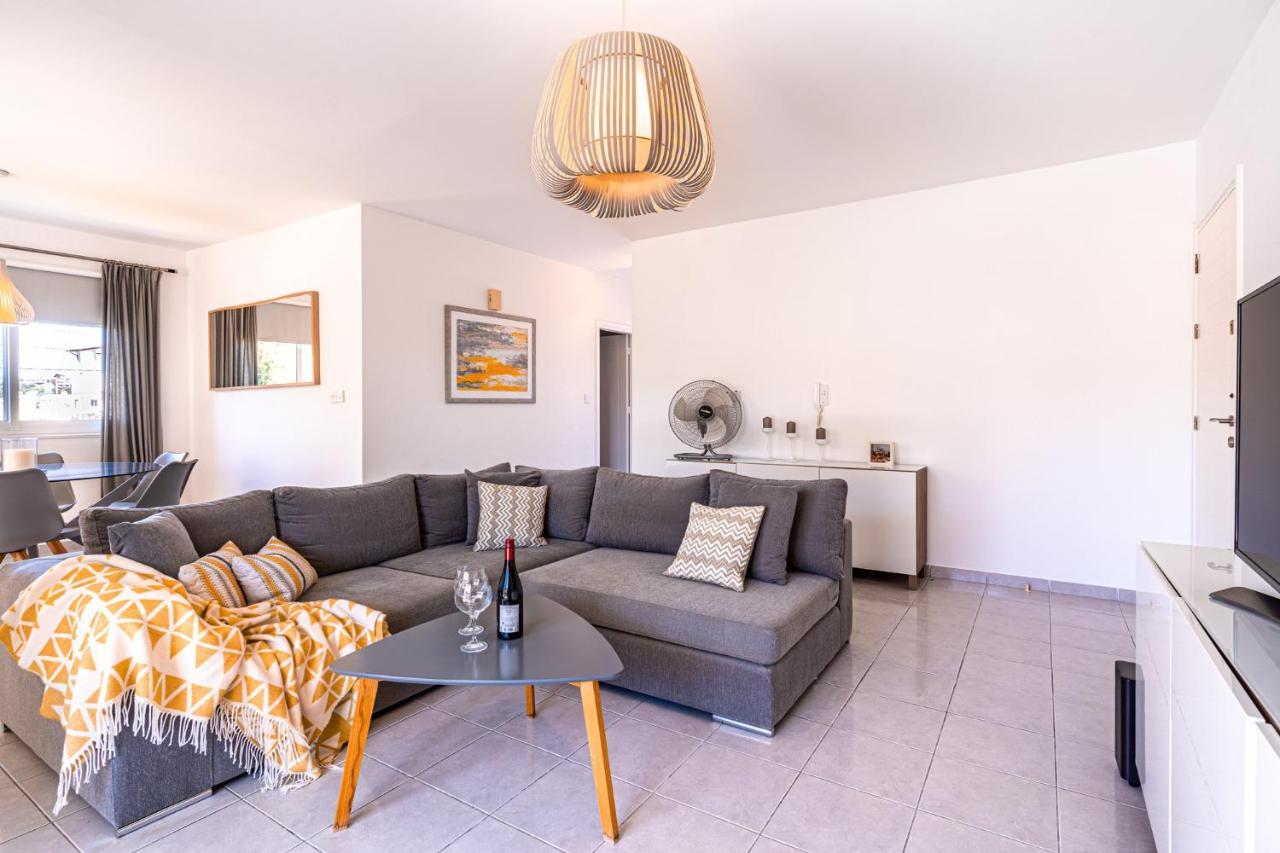 Summer Breeze Holiday Apartment With Pool Paphos Esterno foto